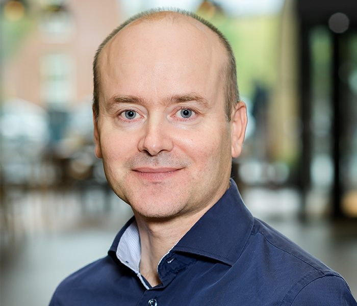 Portrait phot of a man.